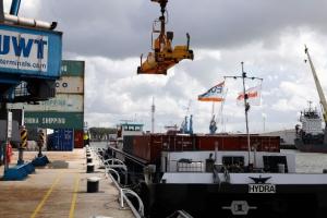 UWT - Persbericht - Nachtopening Depot Waalhaven Terminal